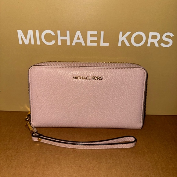 Michael Kors Blush Pink Wallet - Picture 1 of 6